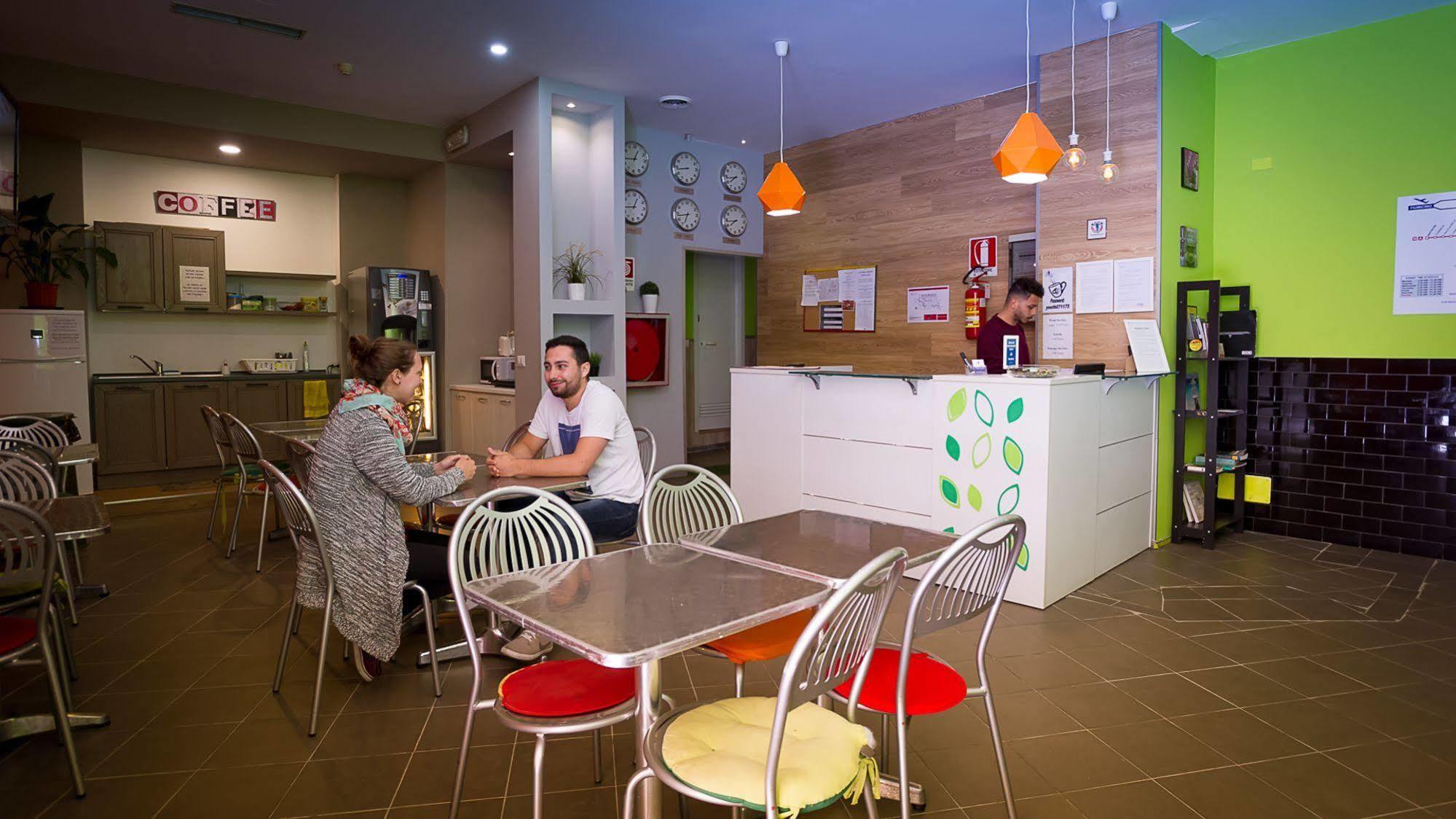Youth Station Hostel Рим Экстерьер фото