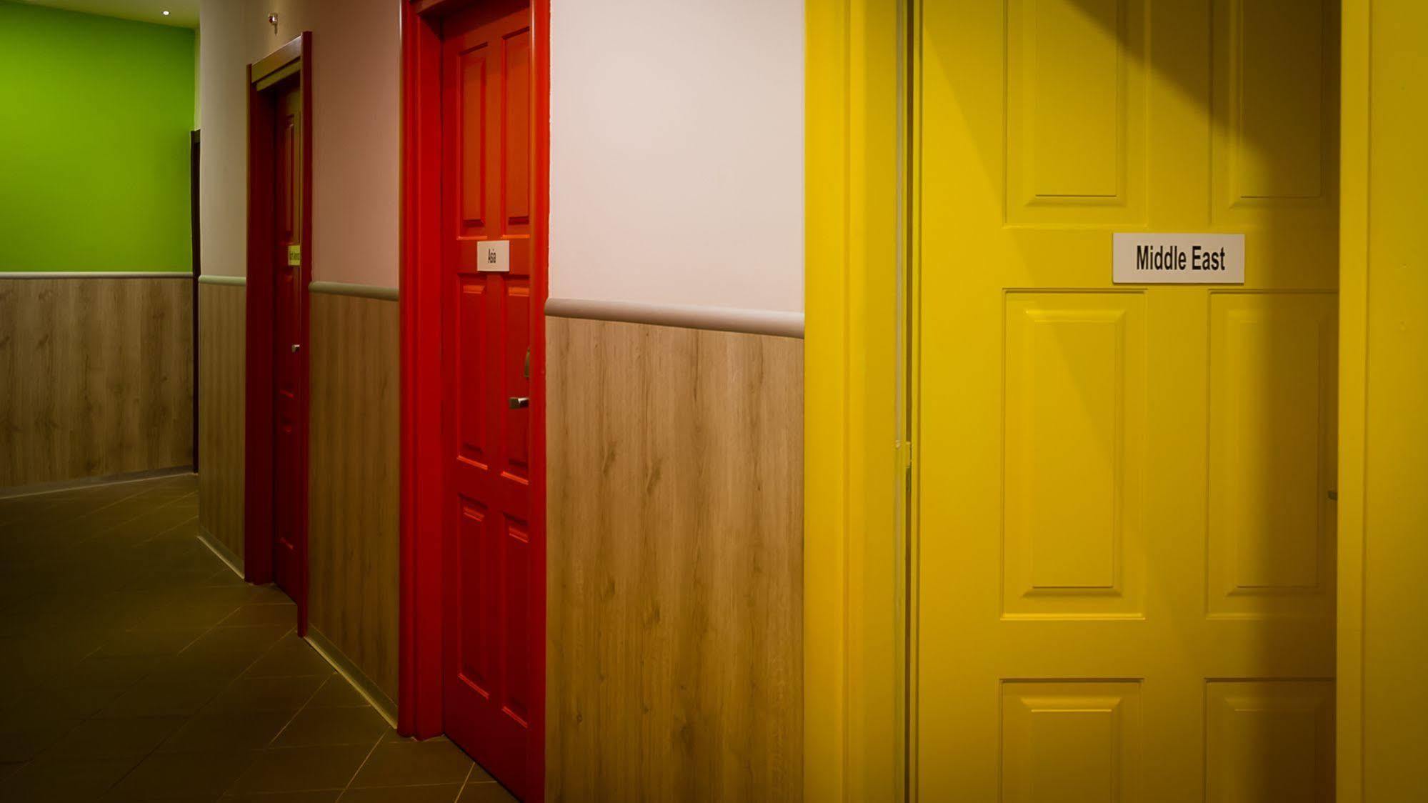 Youth Station Hostel Рим Экстерьер фото